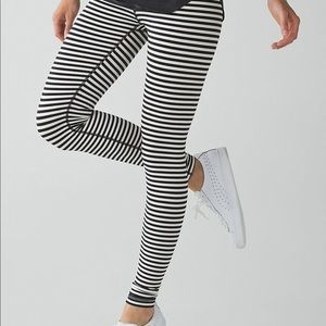 Lululemon black and white striped legging size 4